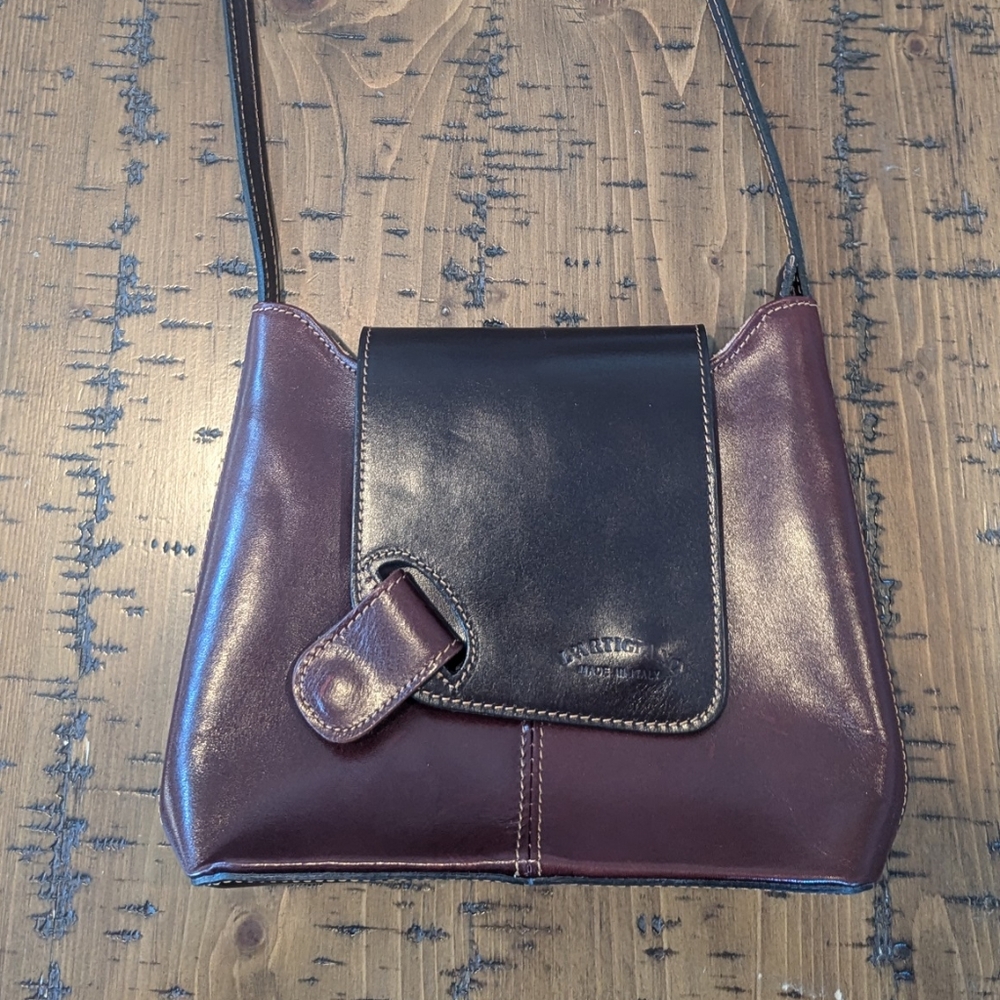 L'Artigiano made in Italy leather crossbody bag